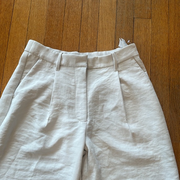 Abercrombie & Fitch Harper crepe wide leg tailored pants in white cream - Picture 2 of 4